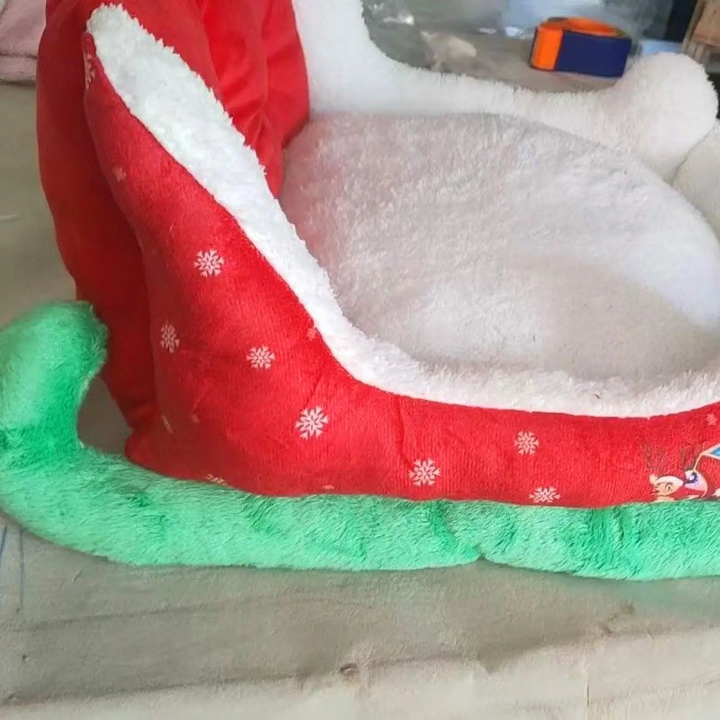 Christmas Sleigh Dog Bed Festive Plush Cozy Nest Insulated Winter Accessories Dog Houses Supplies Habitats Basket House Beds