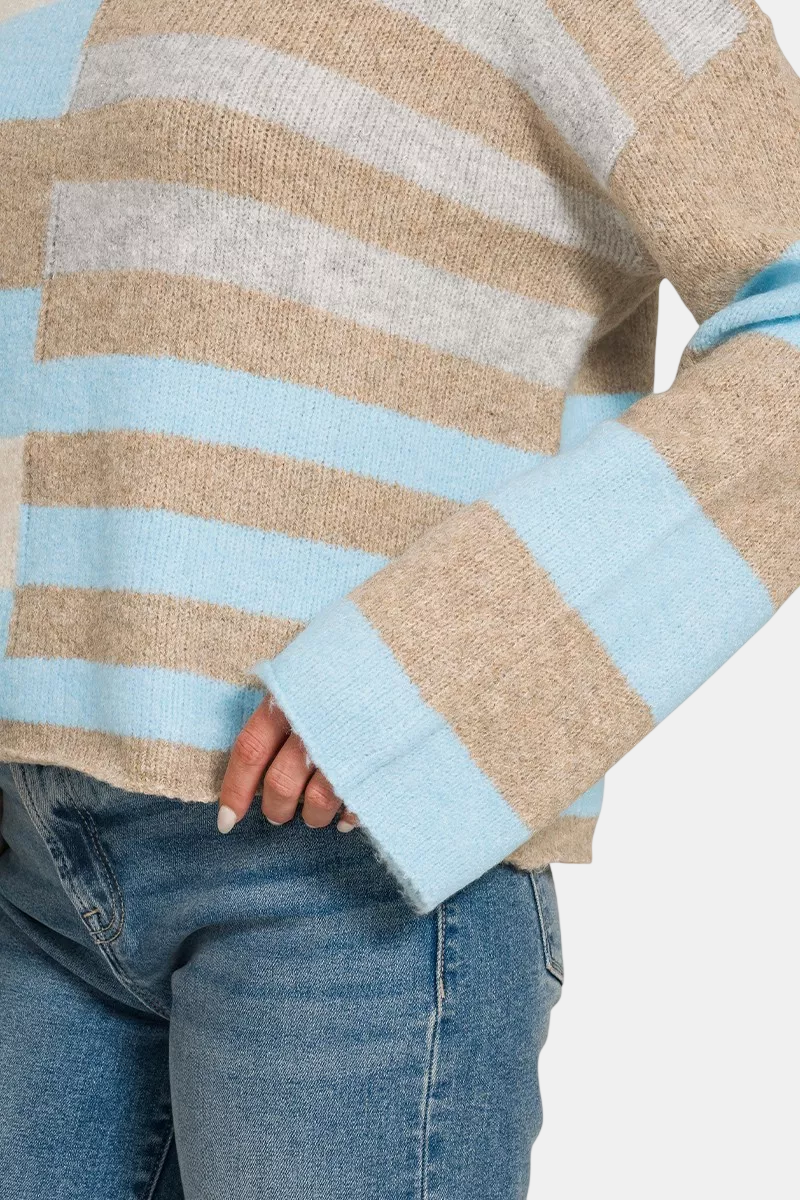 Lightweight Wool Blend Color Block Sweater / SKY BLUE