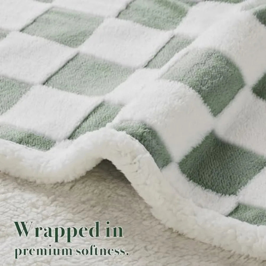 Checkered Dog Blanket, Sage Green Jacquard Sherpa Blankets for Small Dog and Cats, Cute Aesthetic Style Fluffy Fleece Pets Blan